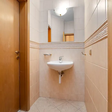 Spacious Center Penthouse & Private Rooftop Terrace Appartamento