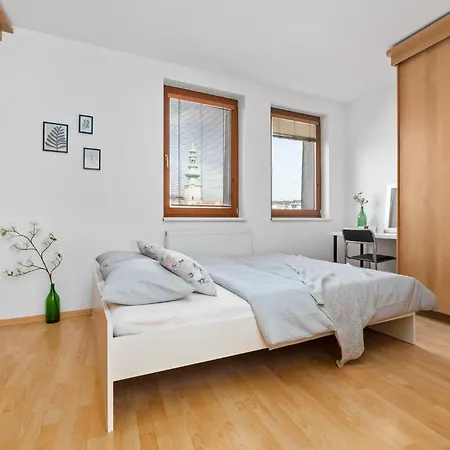 Spacious Center Penthouse & Private Rooftop Terrace