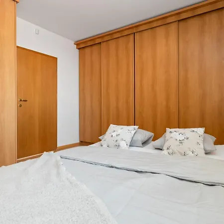 Arya - Spacious Penthouse Duplex With Rooftop Patio In The Main Square