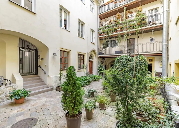 Spacious Center Penthouse & Private Rooftop Terrace * 브라티슬라바