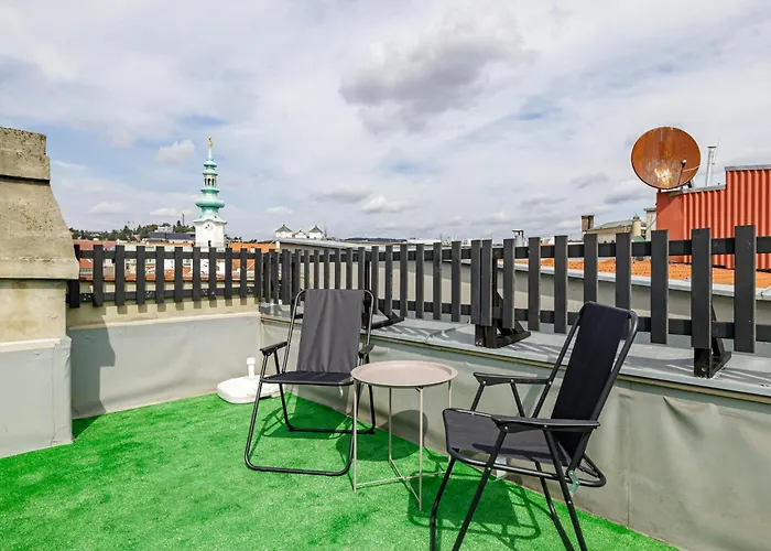 Spacious Center Penthouse & Private Rooftop Terrace 아파트 *