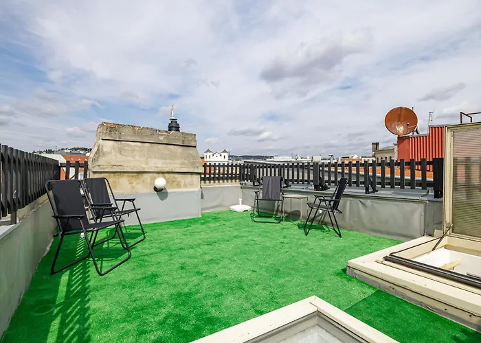 Spacious Center Penthouse & Private Rooftop Terrace Daire
