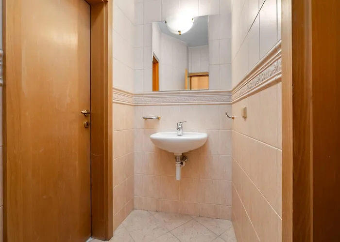 Spacious Center Penthouse & Private Rooftop Terrace 아파트