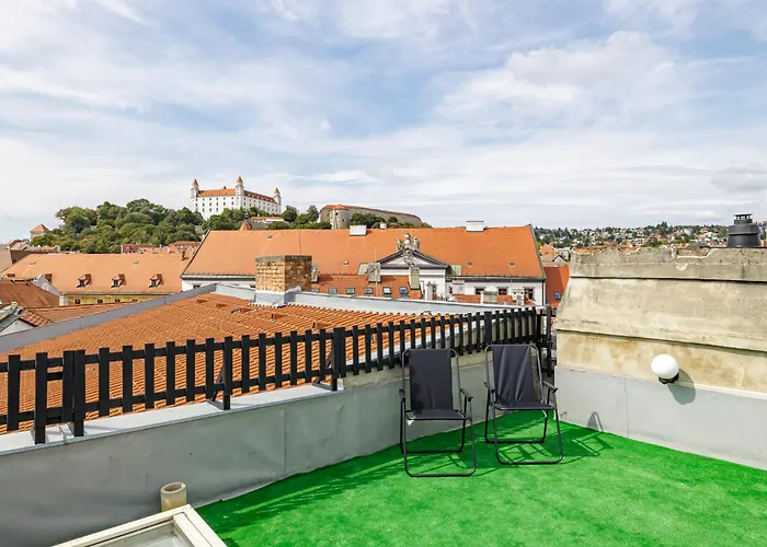 Daire Spacious Center Penthouse & Private Rooftop Terrace *