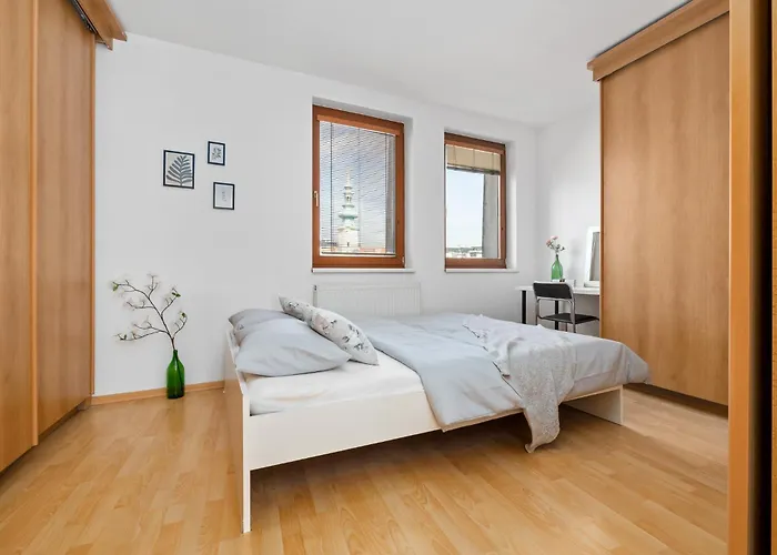 Spacious Center Penthouse & Private Rooftop Terrace