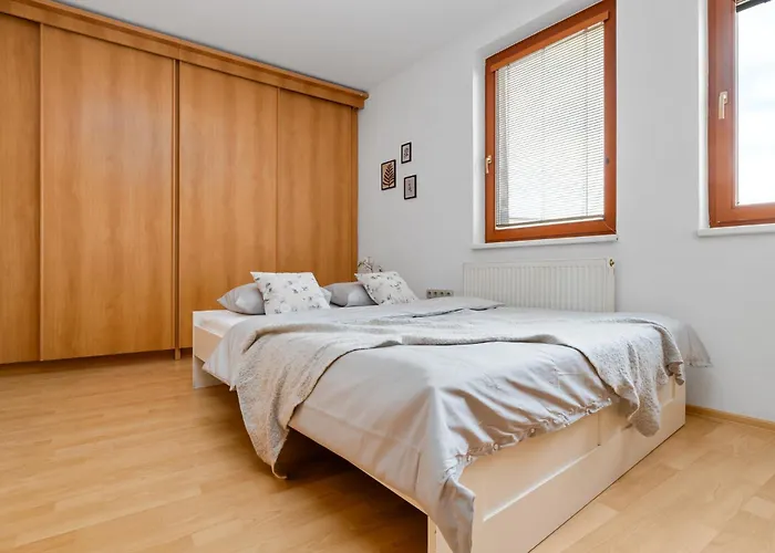 Spacious Center Penthouse & Private Rooftop Terrace 아파트