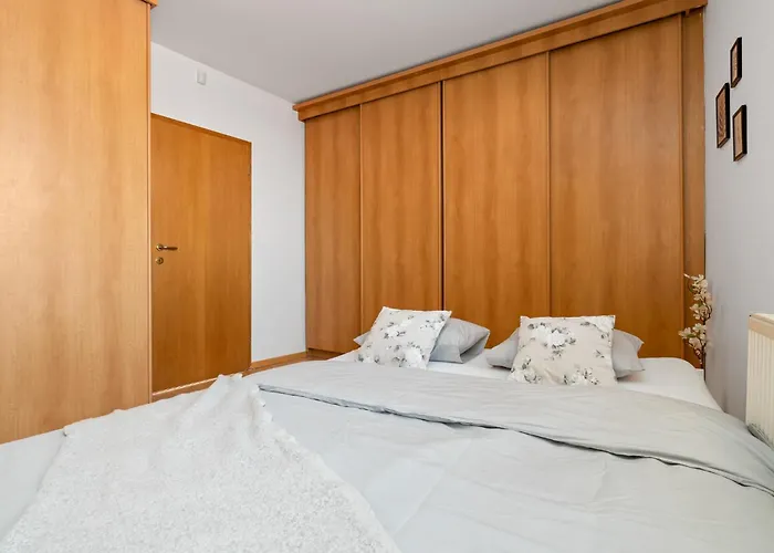 Spacious Center Penthouse & Private Rooftop Terrace