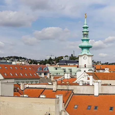 Spacious Center Penthouse & Private Rooftop Terrace