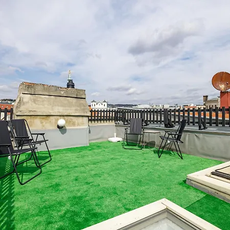 Spacious Center Penthouse & Private Rooftop Terrace Appartement
